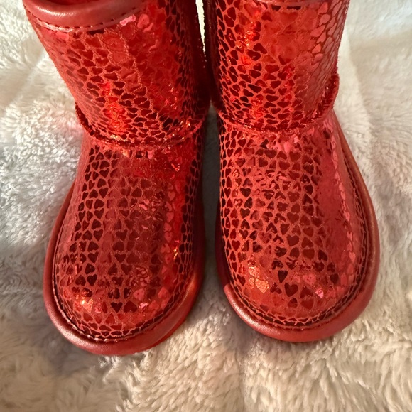 Ugg Classic II Red Gel Heart Boot Toddler 7 Brand New without Box ❤️❤️ - Picture 2 of 12